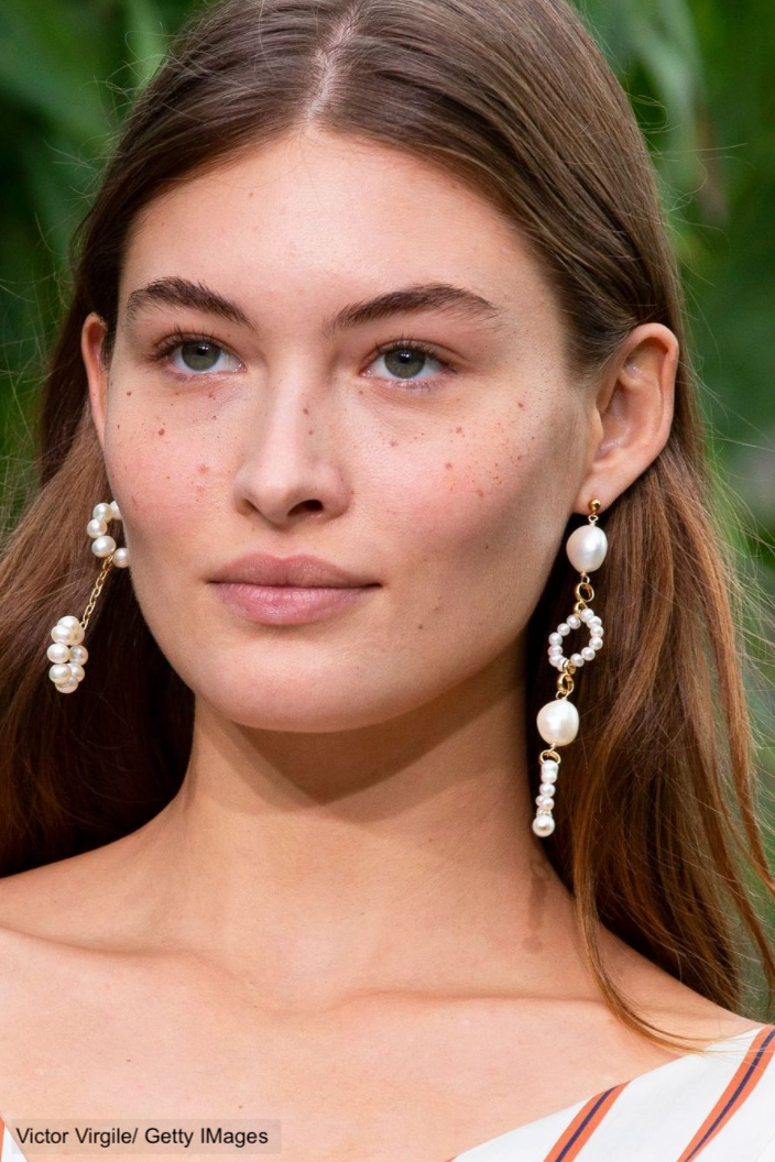 TREND STORY 1: PEARLS ON THE RUNWAYS