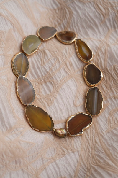 Necklace with lime green agate stones with green baroque South Sea Pearl