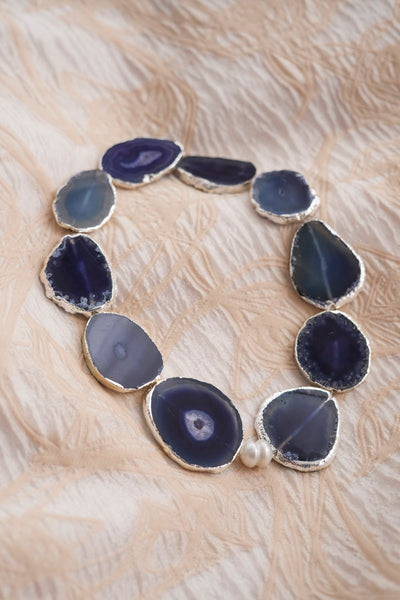 Necklace with dark blue agate stones with white baroque South Sea Pearl